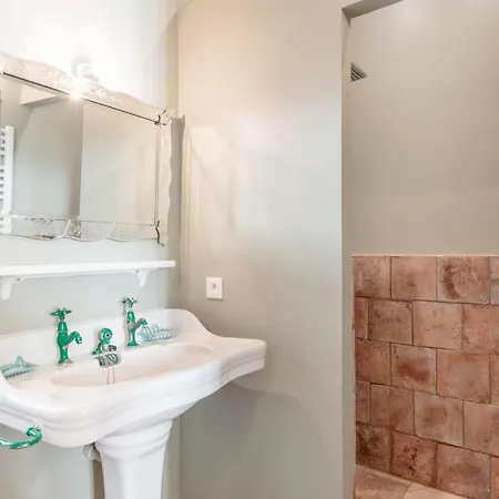 La Demeure Provencale Au Charme Suranne ニーム