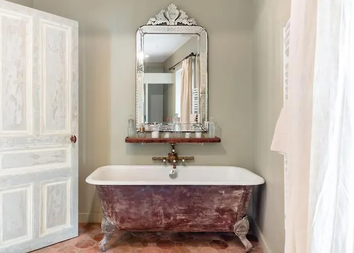 La Demeure Provencale Au Charme Suranne Νιμ